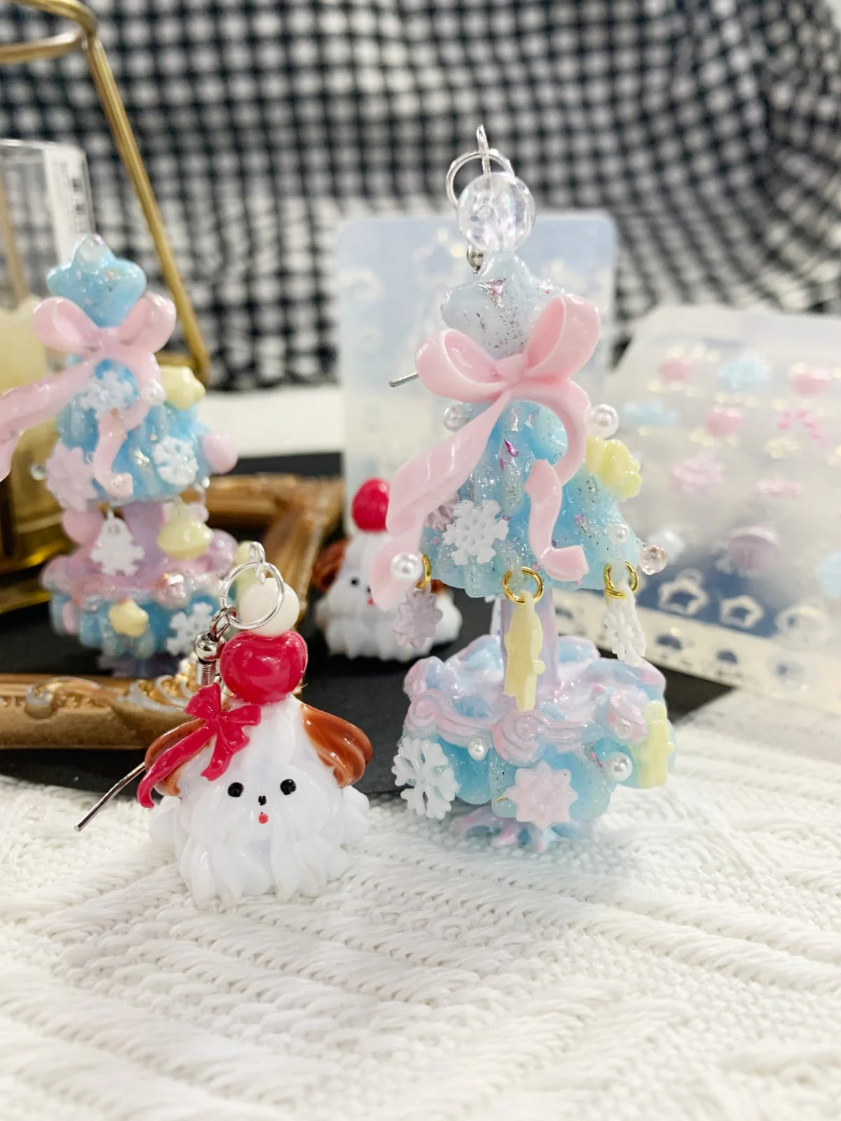 Frosting Christmas Elves Box Exclusive - Image 12