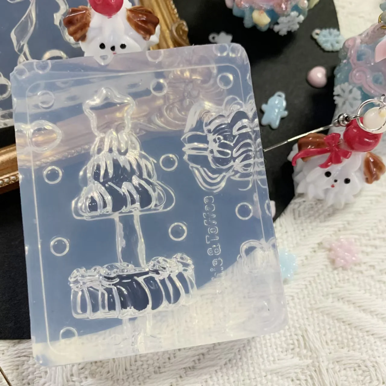 Frosting Christmas Elves Box Exclusive - Image 17