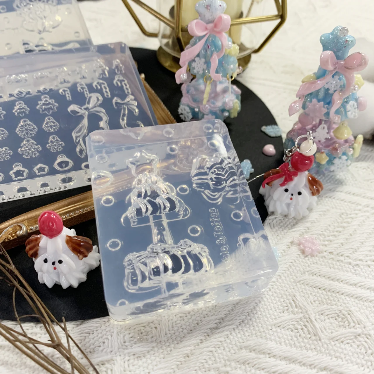 Frosting Christmas Elves Box Exclusive - Image 19