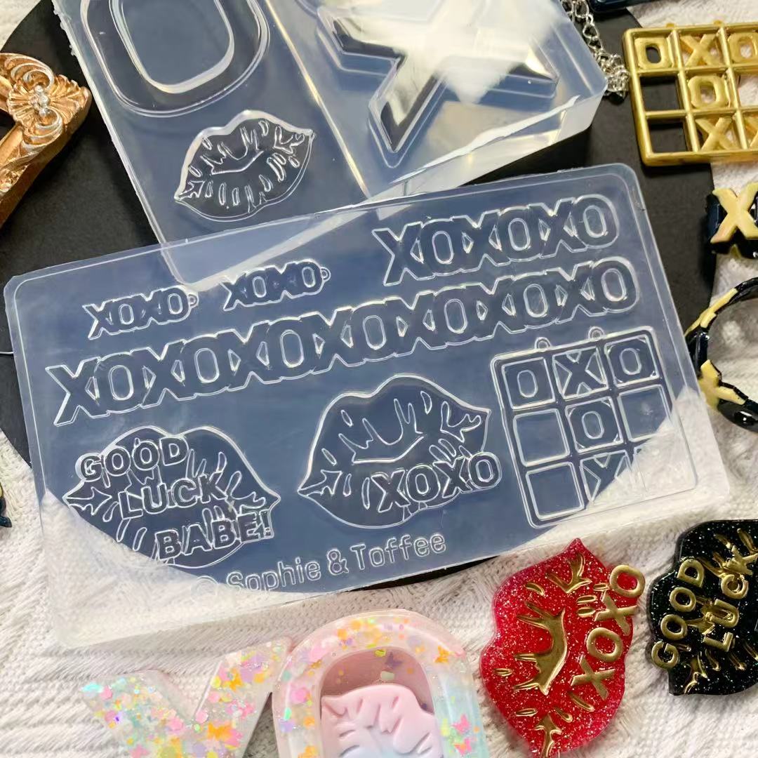 XOXO Elves Box Exclusive - Image 2