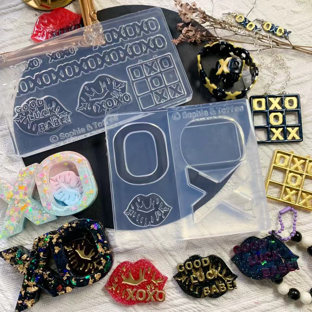 XOXO Elves Box Exclusive - Image 5